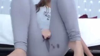 Ngocok memek sampai muncrat