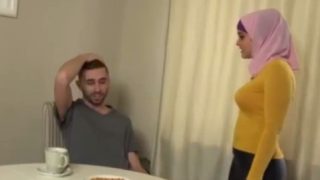 Jilbab ngentot kena crot di muka