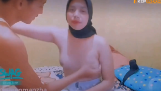 Ngentot sepupu hijab lagi birahi